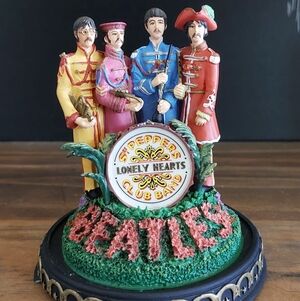 Beatles Sgt Pepper's Lonely Hearts Club Band 1993 Franklin Mint Music Box